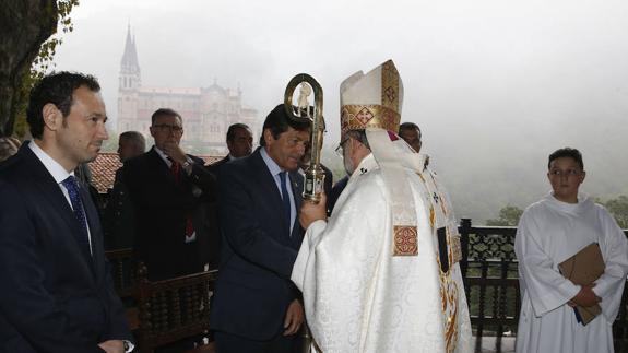 Ofrenda a La Santina en Covadonga. 