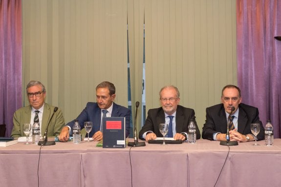 José Antonio Seijas Quintana, Francisco Marín Castán, Juan AntonioXiol Ríos y Julio César Galán Cortés, en la presentación. 