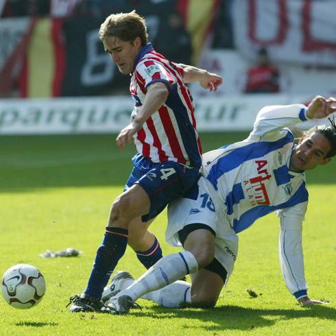Javier Dorado, en el partido contra el Alavés en El Molinón de la temporada 2003-2004.