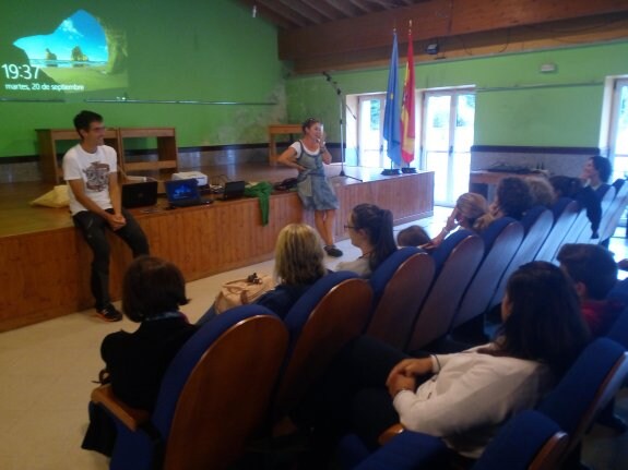 Encuentro de los padres con los profesores responsables. 