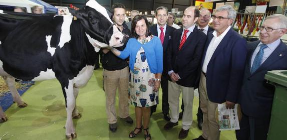 'Estela' posa con Pol Collel, María Jesús Álvarez, Pedro López Ferrer, David Argüelles, Ibo Álvarez, Mariano Marín y Manuel Arrieta. 