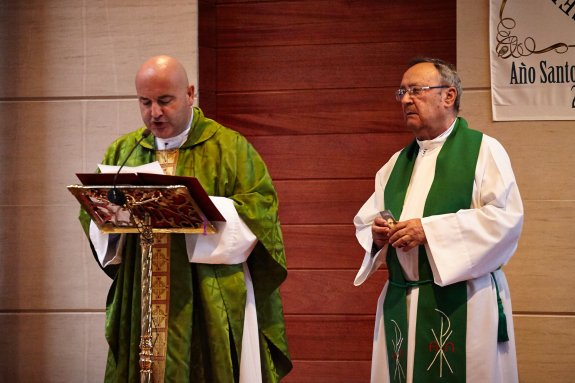 Un momento de la misa de ayer en San Juan de Ávila. :: JOSÉ PRIETO