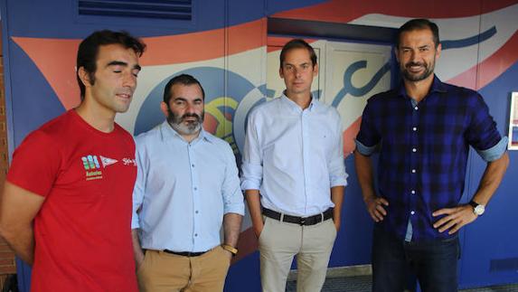 Jorge Fernández, Felipe Sánchez, Nacho Aybar y Jorge Martínez, junto a la secretaría deportiva del Grupo.