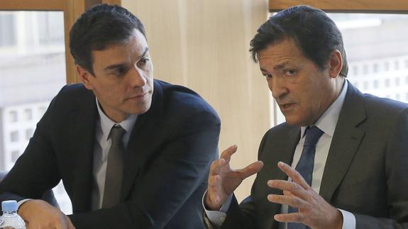 Pedro Sánchez y Javier Fernández, en una imagen de archivo. 