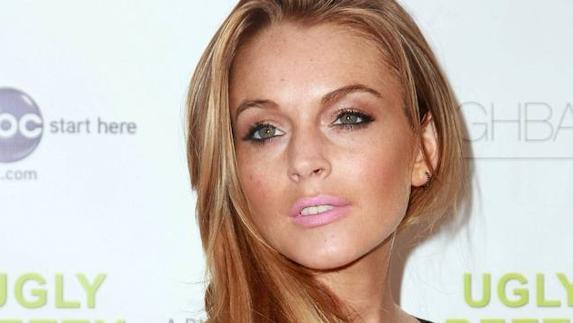 Lindsay Lohan, sin dedo anular