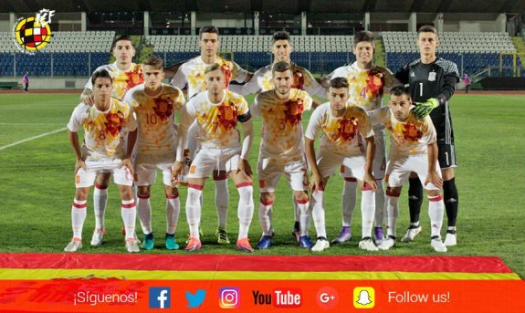 Once inicial de la selección española sub 21 que jugó ante San Marino, con el sportinguista Jorge Meré, de pie, segundo por la derecha. 