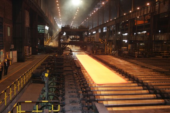 El tren de chapa gruesa de la factoría de ArcelorMittal en Gijón.