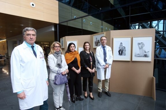 Por la izquierda, José Fernández, Jorgelina Expósito, Juana Jara, Helga Alfonso y Pablo Fernández Muñoz en la inauguración. 