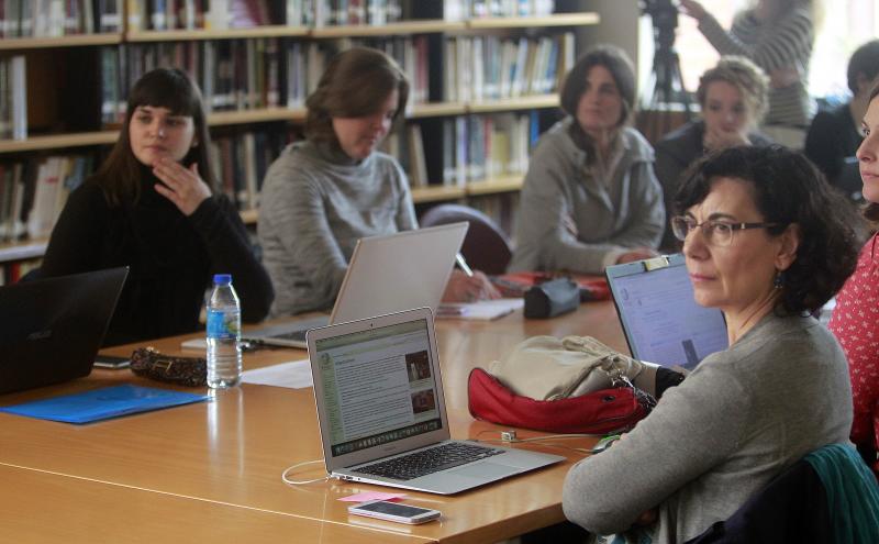 Un grupo de cincuenta mujeres ha participado en esta 'wikimaratón'.