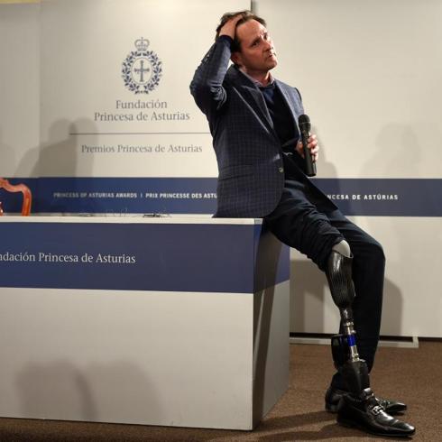 Hugh Herr, durante la rueda de prensa ofrecida con motivo de la entrega de los Premios Princesa de Asturias. 