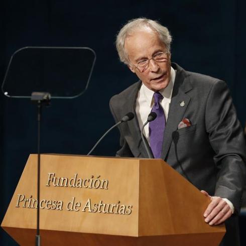 Richard Ford, durante la lectura del discurso.  