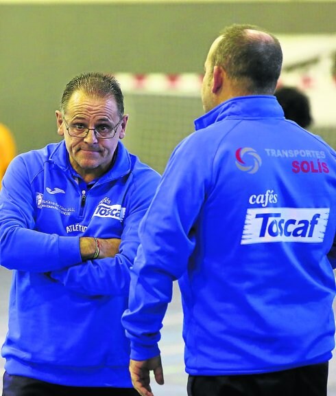 Juan Muñiz y Chus Corao, técnicos del equipo avilesino. 