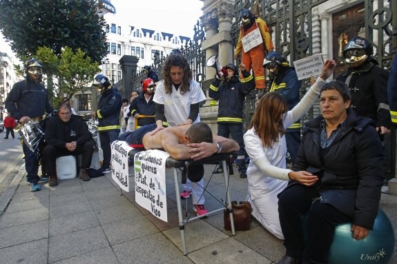 Bomberos y fisios, 'congelados' ante la Junta