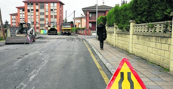 Vista de las obras de mejora en la calle del Castrillón. 