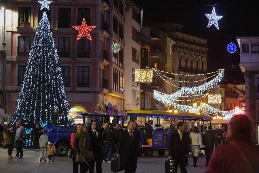 Iluminación navideña en la Plaza de España, el año pasado 