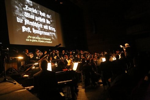 La OSPA puso ayer música de cine en la Laboral. 