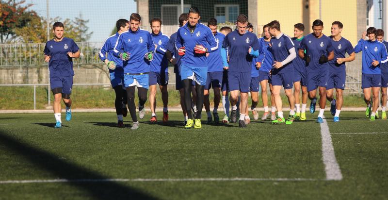 Los jugadores del Real Avilés, en un entrenamiento de esta semana.