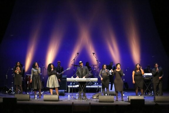 La joven The South Carolina Gospel Chorale derrochó energía sobre las tablas del Teatro Jovellanos de Gijón. 