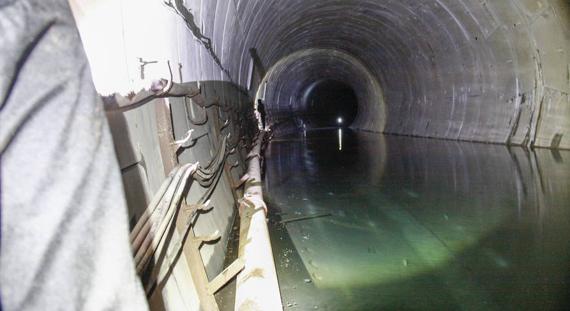 Una de las imágenes del túnel del metrotrén anegado de agua difundidas el miércoles por el grupo municipal de Xixón Sí Puede. 