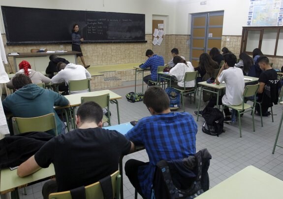 Estudiantes en un centro educativo de Oviedo. 