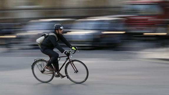 El RACE propone incluir en el carné por puntos a los ciclistas