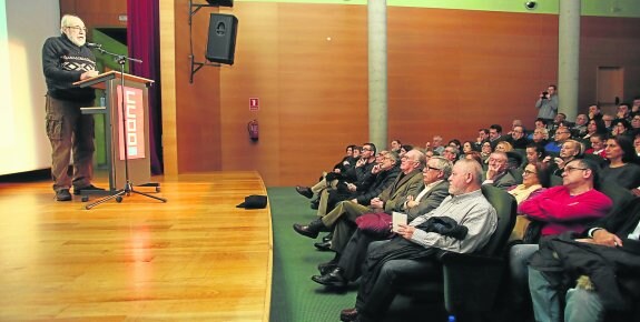 Francisco Prado Alberdi, presidente de la Fundación Juan Muñiz Zapico, en su intervención en el acto celebrado en Gijón. 