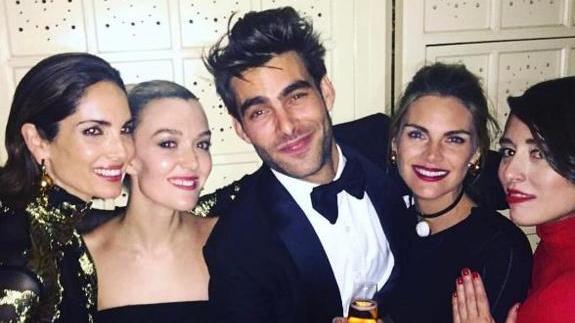 Los mejores amigos de la hija de Amancio Ortega (segunda por la izquierda) estuvieron allí.