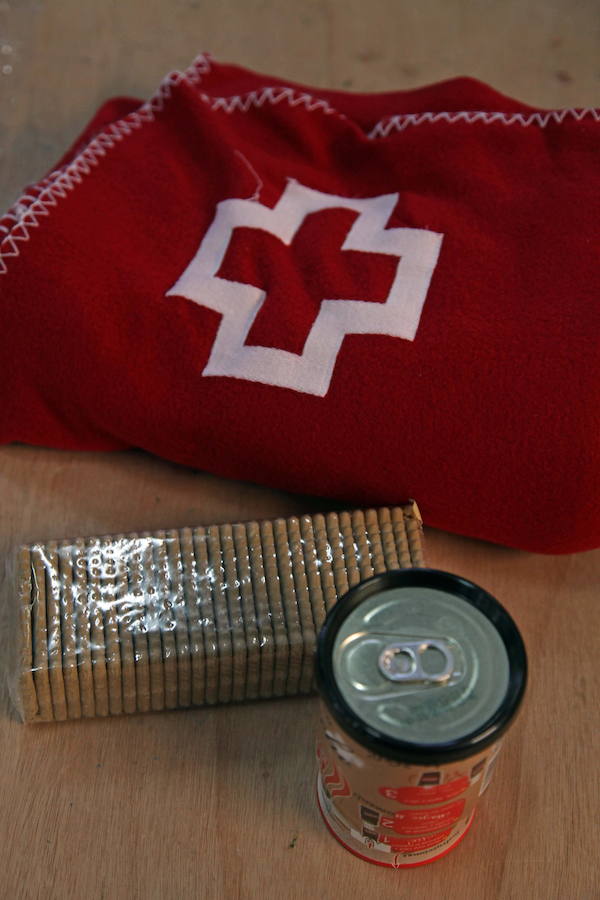 Mantas, galletas y bebidas calientes que en años anteriores entregó Cruz Roja 