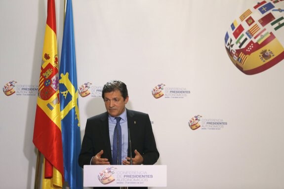 Javier Fernández, ayer, en su comparecencia posterior a la conferencia de presidentes. 