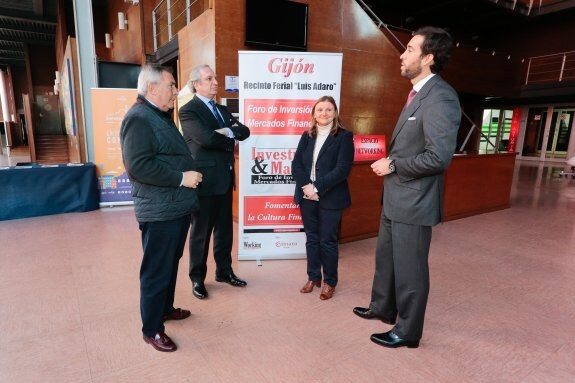 Álvaro Muñiz, Antonio Banda, Guadalupe Zapico y Joaquín López-Chicheri, antes del inicio del Foro de Inversión.