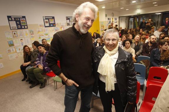 Javier Bauluz y sor Esperanza, encargada de la Cocina Económica, los ganadores. 