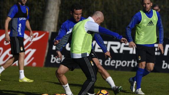 Christian Fernández, con Calero, en el entrenamiento de esta mañana.