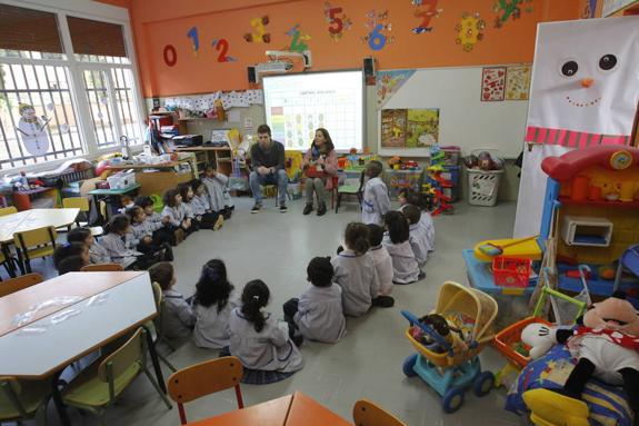 Los veinticinco alumnos de Primero de Educación Infantil en el único aula que mantiene el colegio Nazaret abierta este curso tras la supresión de otra aula. 