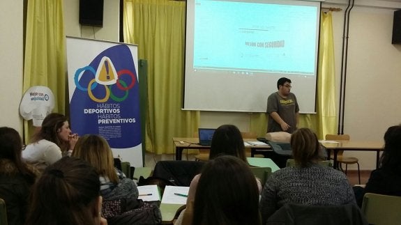 Los alumnos, durante la sesion formativa. 