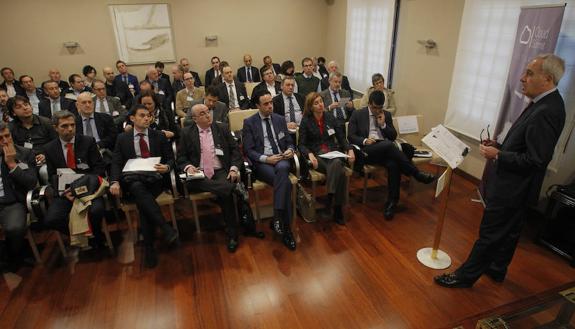 Antonio Retana, durante el discurso inaugural del 'Cloud Summit' en el Real Club de Tenis de Oviedo. 
