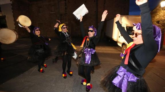 Les Viudes gana el concurso de murgas