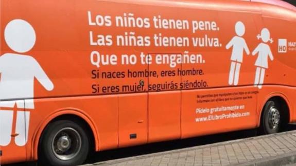 El indignante autobús transfóbico que recorre las calles de Madrid