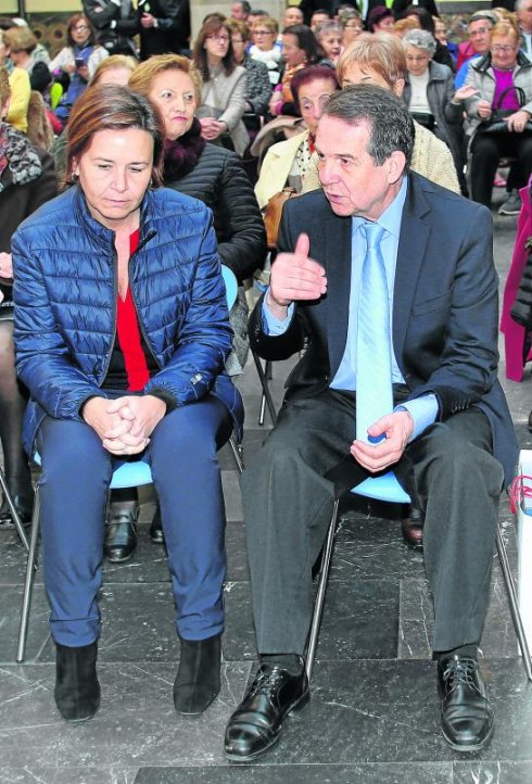 Carmen Moriyón y Abel Caballero, alcalde de Vigo y presidente de la FEMP, el pasado domingo. 