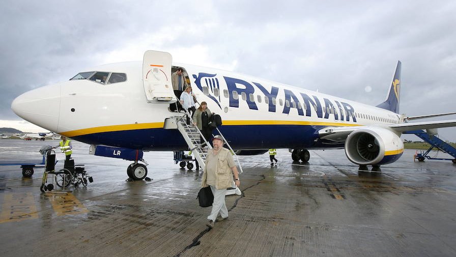 Ryanair reclutará nuevos tripulantes de cabina el día 28 de marzo en Oviedo