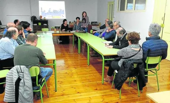 Imagen de la presentación del estudio realizada en el Centro de FP El Prial, en Infiesto. 