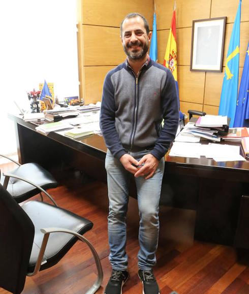 El alcalde de Siero, Ángel García, en su despacho del Ayuntamiento. 