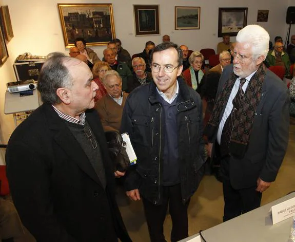 Alberto Piquero, Víctor Márquez Pailos y Luis Rubio, en el Ateneo Jovellanos. 