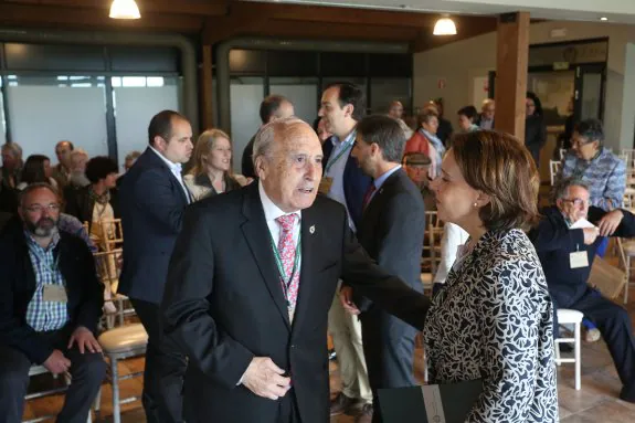 Adolfo Barthe Aza y Teresa Sanjurjo. en el VII Encuentro de Pueblos Ejemplares organizado por la Fundación Princesa de Asturias el año pasado. 