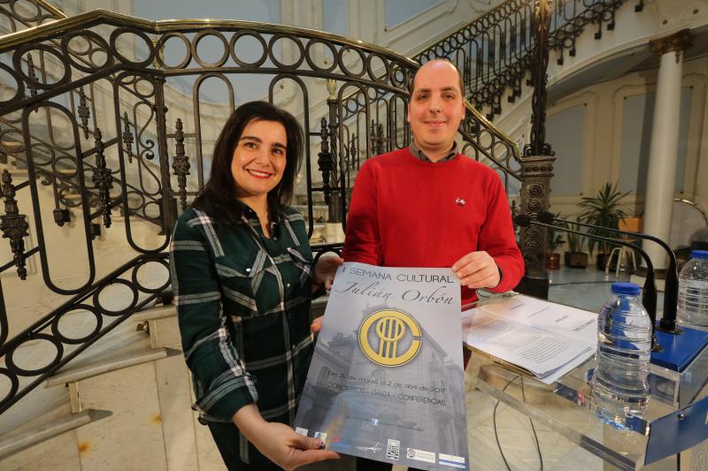 Yolanda Alonso, concejala de Cultura, y Carlos Galán, director del Conservatorio 