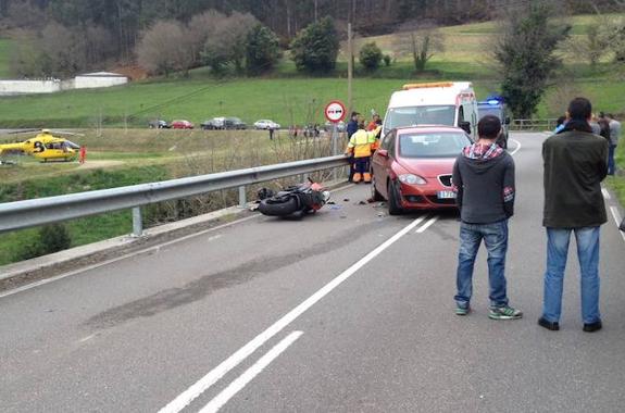 Un naviego de 34 años falleció al colisionar contra el guardarraíl tras un adelantamiento, en Arbón (Villayón), el domingo 19 de marzo. 