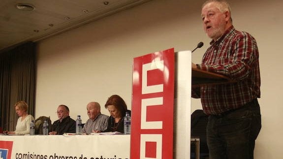 Antonio Pino se dirige a la asamblea. 