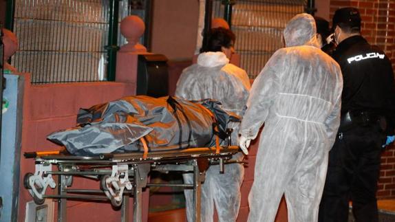 El cadáver del vecino de La Felguera fue descubierto anoche.