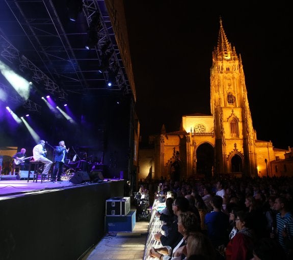Un concierto junto a la Catedral el pasado San Mateo. 
