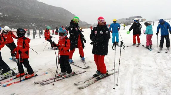 Esquiadores está mañana en Fuentes de Invierno.