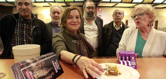 Degustación de los bocados del cofrade en El Tizón. :: MARIO ROJAS